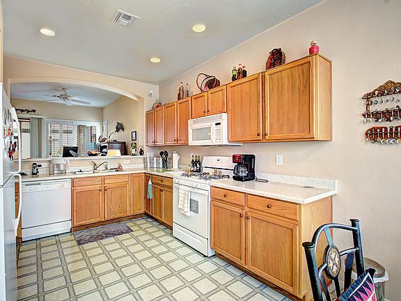 3rd image of 954 W Calle Arrieta