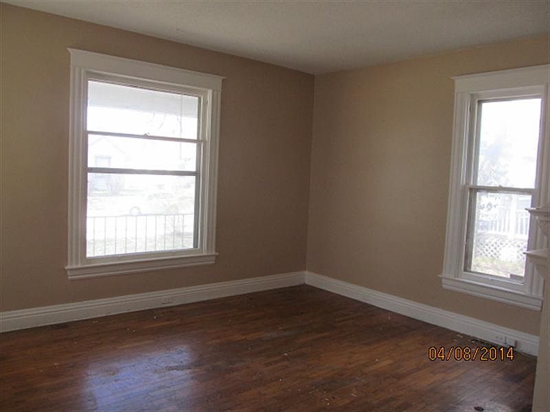 2nd image of 625 N Main St