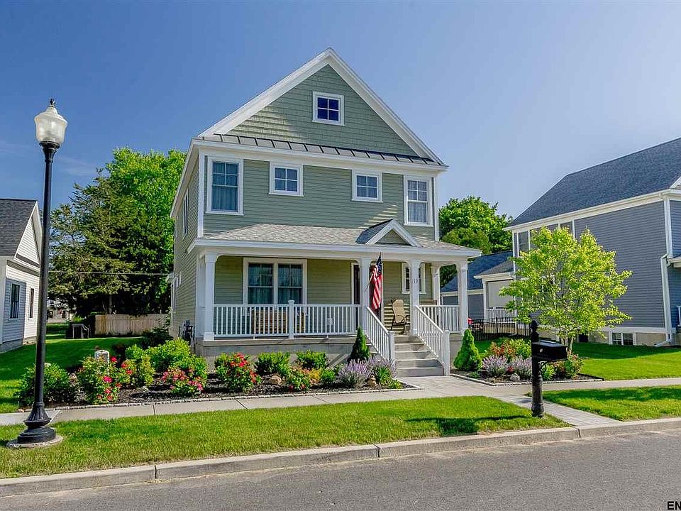 1st image of 10 Persimmon Pl