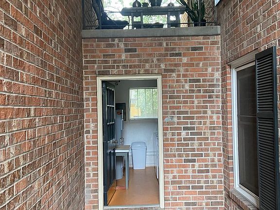 3rd image of 1305-1309 Cypress Ave #106