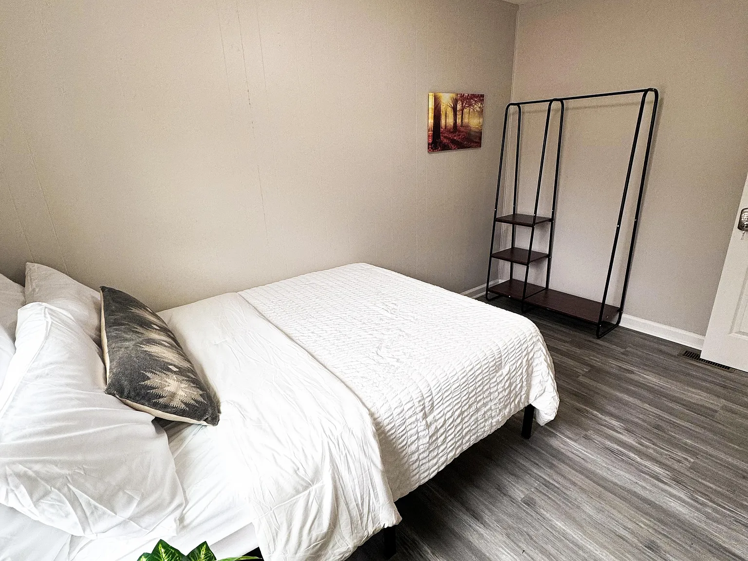 4 bed, 3.0 bath, 2000 sqft, $715 — Photo 2