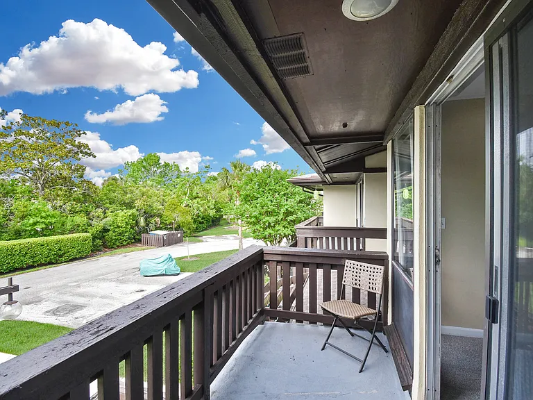 40 Club House Dr #207 — Photo 22