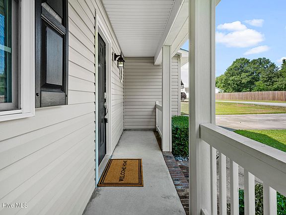 4th image of 124 Briar Hollow Drive