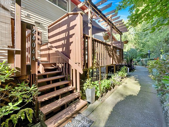 4th image of 24046 NE Treehill Dr