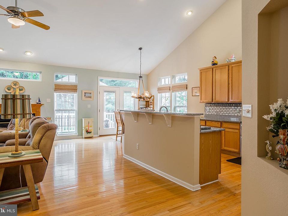 1st image of 37910 Berkshire Ln