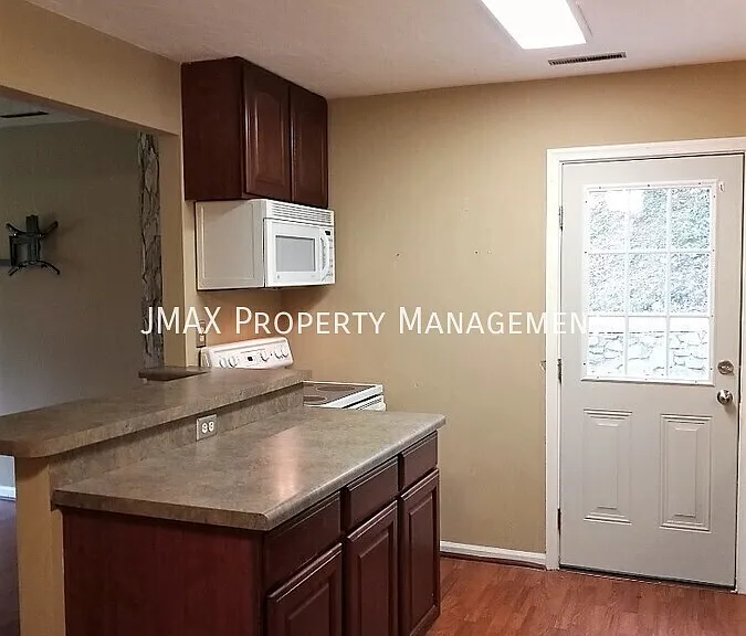 2679 Beverly Blvd SW — Photo 5