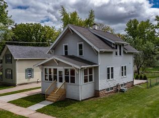 418 E Quincy St, New London, WI 54961