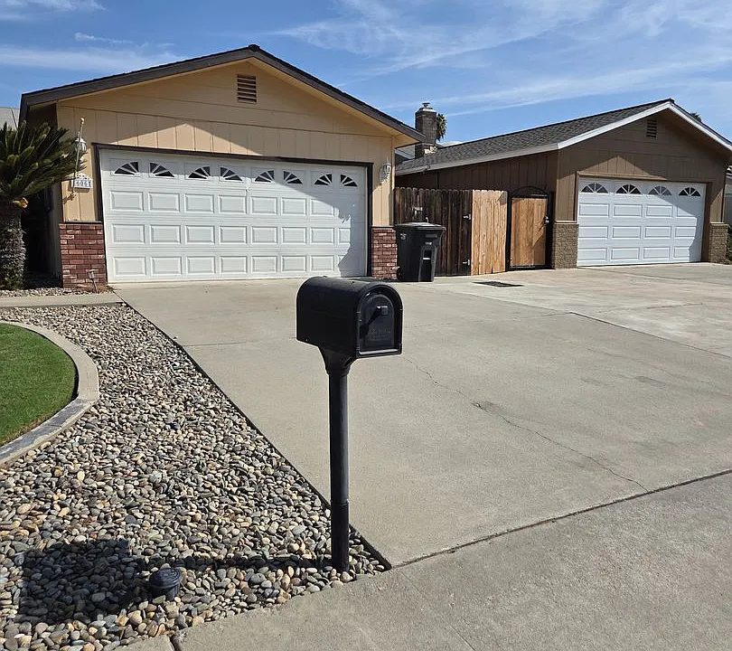 606 Tamarack Ln