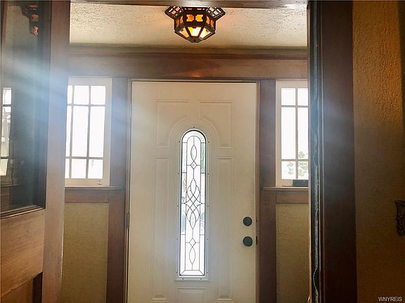 4th image of 110 Parkwood Ave
