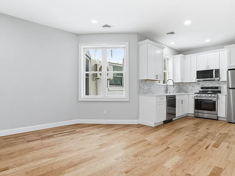 560-562 Warburton Ave #2A — Photo 2