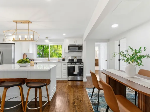 8 Colonial Rd, Milford, MA 01757