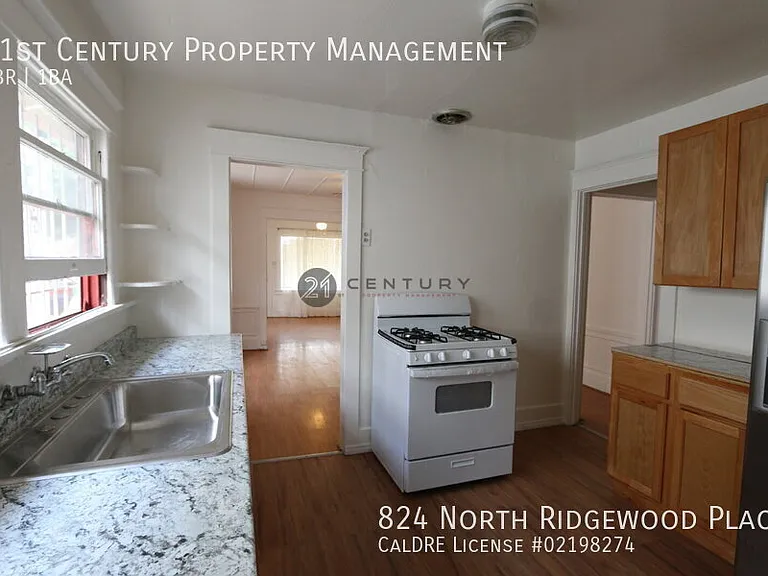 824 N Ridgewood Pl — Photo 12