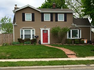 17 Circle Ln, Levittown, NY 11756