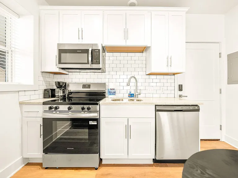 4245 Troost Ave #3 — Photo 3