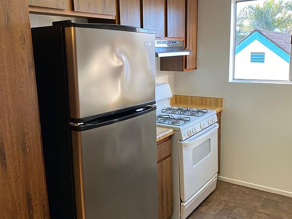 5th image of 3650 Greenfield Ave APT 8