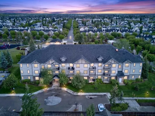 37 W Prestwick Dr SE #305, Calgary, AB T2Z 4Z2