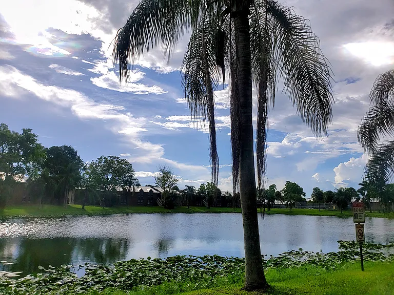 Lake View Villas — Photo 9