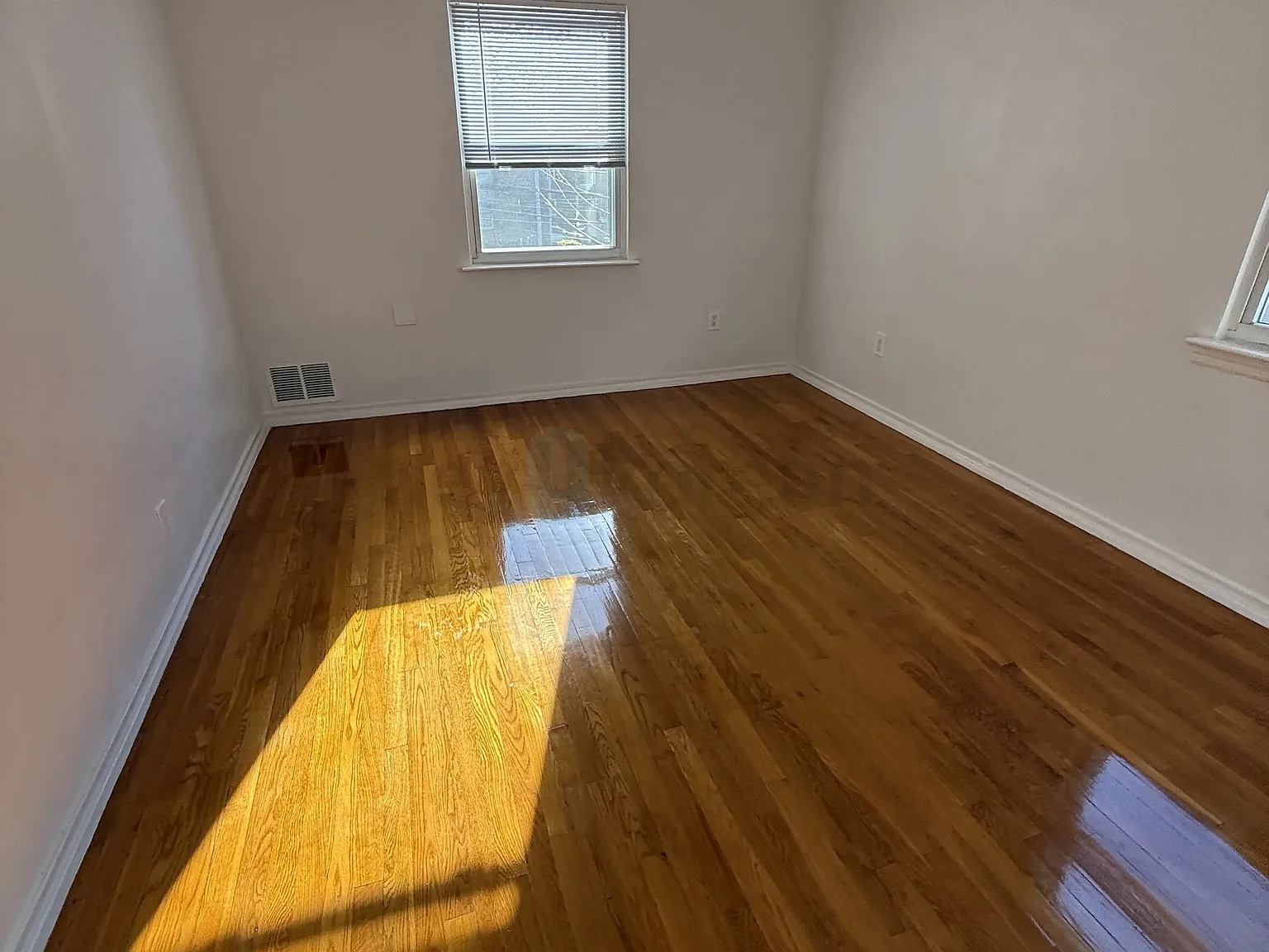 2 bed, 1050 sqft, $3,095 — Photo 4