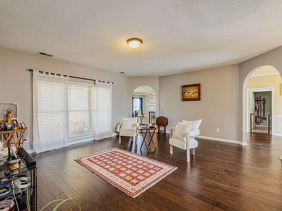 4th image of 4360 Guinevere Ln