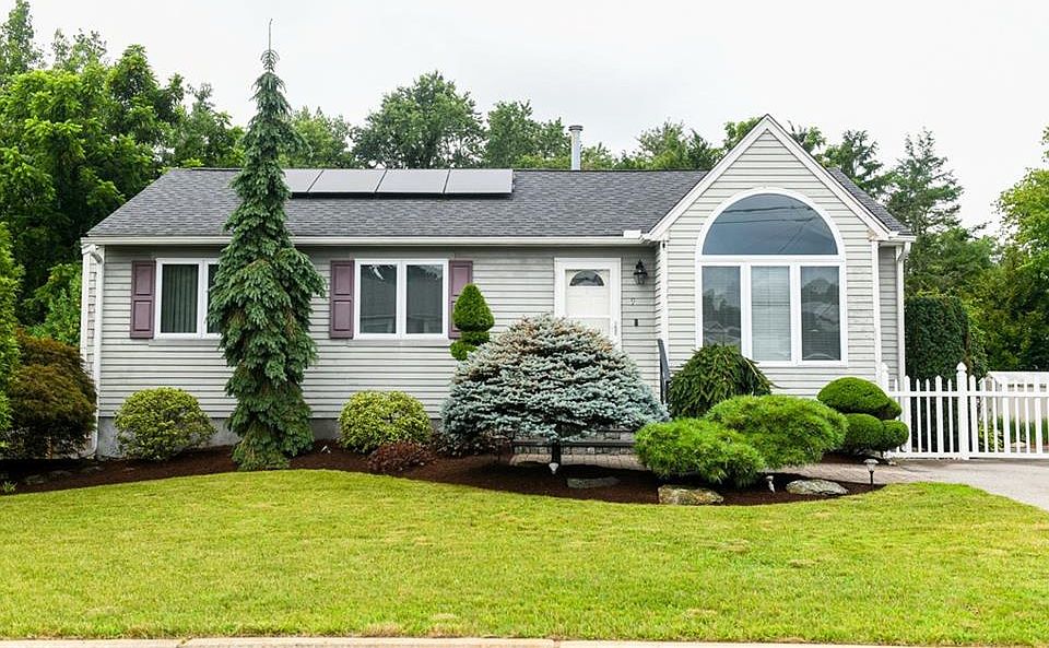 1st image of 9 Mallory Ct