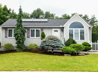 9 Mallory Ct, Cranston, RI 02910