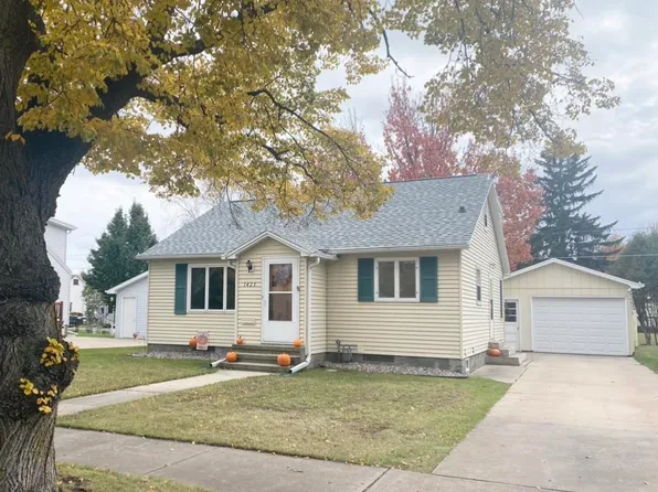 1423 Parnell St, Marinette, WI 54143