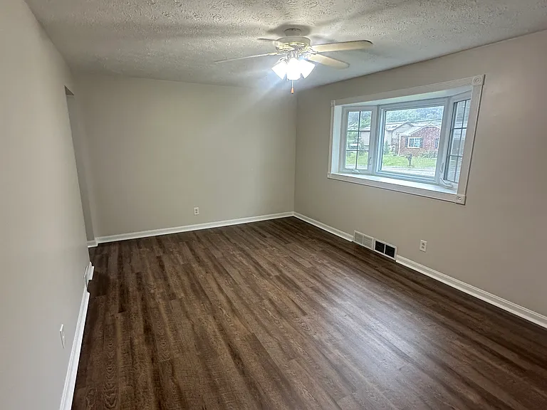 726 Rodney St — Photo 18
