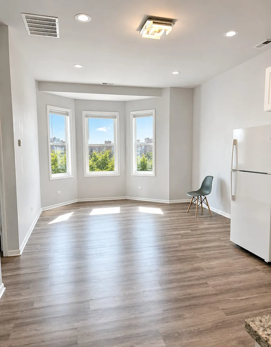 3 bed, 1000 sqft, $1,700 — Photo 2