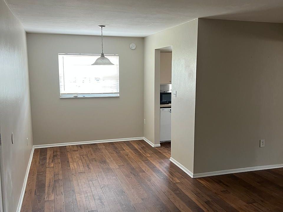 1st image of 1320 Moreland Dr Unit 6