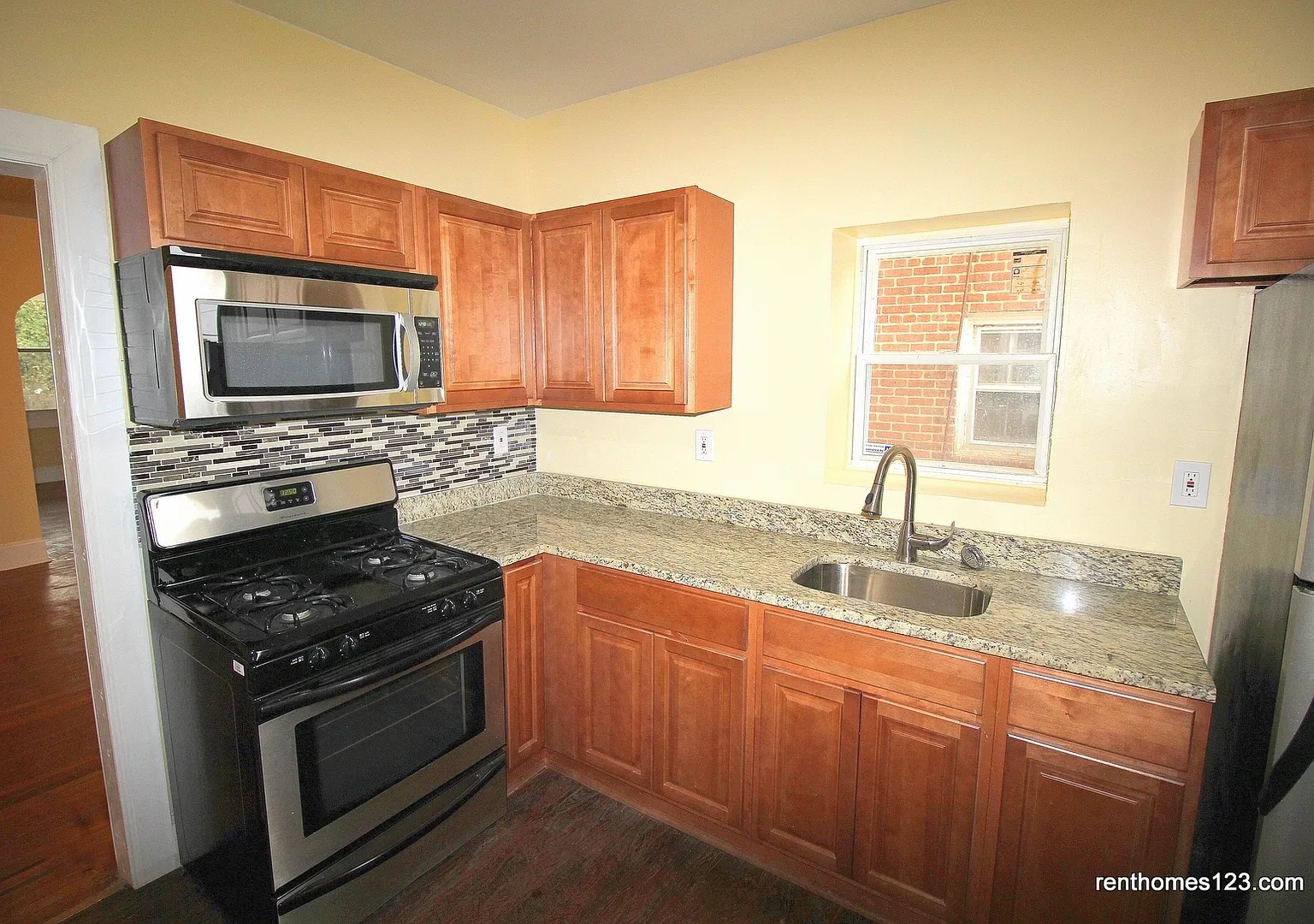 Completely Renovated 4 Bedroom Home Accepting 3 Bedroom Vouchers With A Reduced Security Deposit!... — Photo 4
