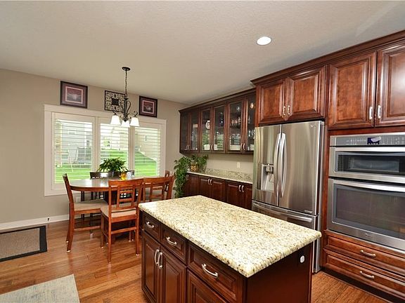 5th image of 330 NE Coyote Dr