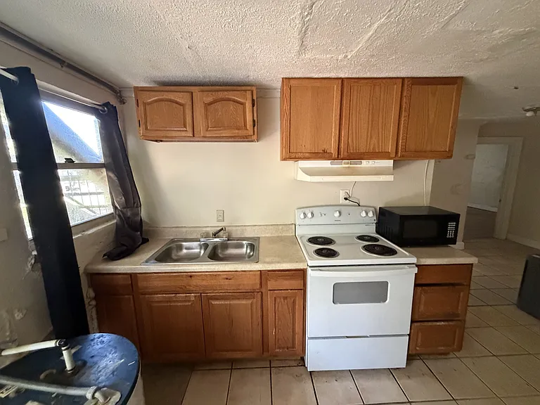 325 Chambers St #C — Photo 5