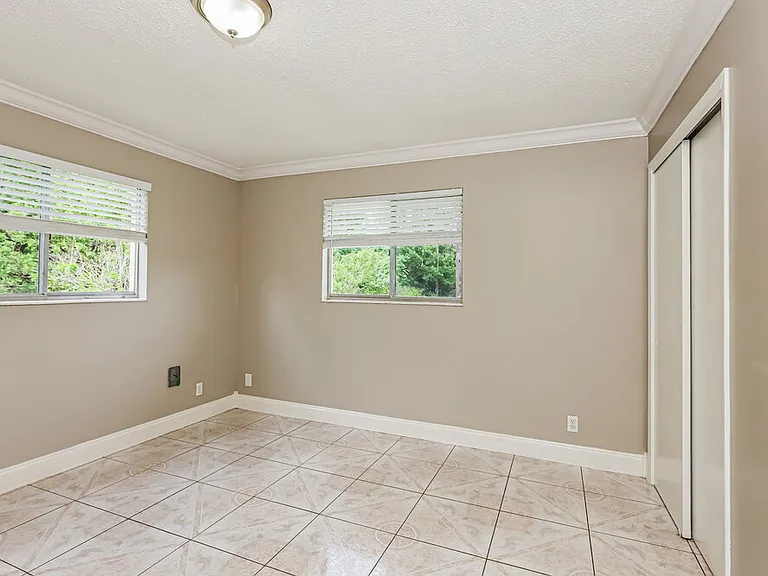 1119 Clayton Ave — Photo 12