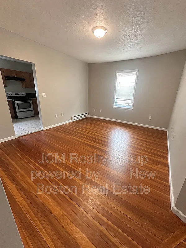 2 bed, 1.0 bath, 1000 sqft, $2,400 — Photo 2