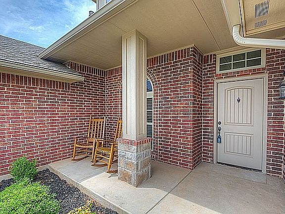3rd image of 1013 Laurel Creek Dr