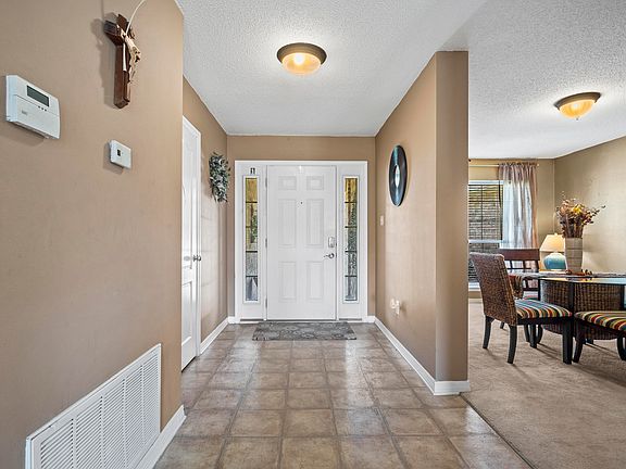 2nd image of 10244 Lake Forest Dr