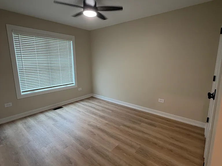 1609 Hillside Ln — Photo 5