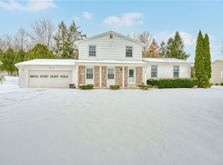 27 Heather Dale Chase, Henrietta, NY 14467