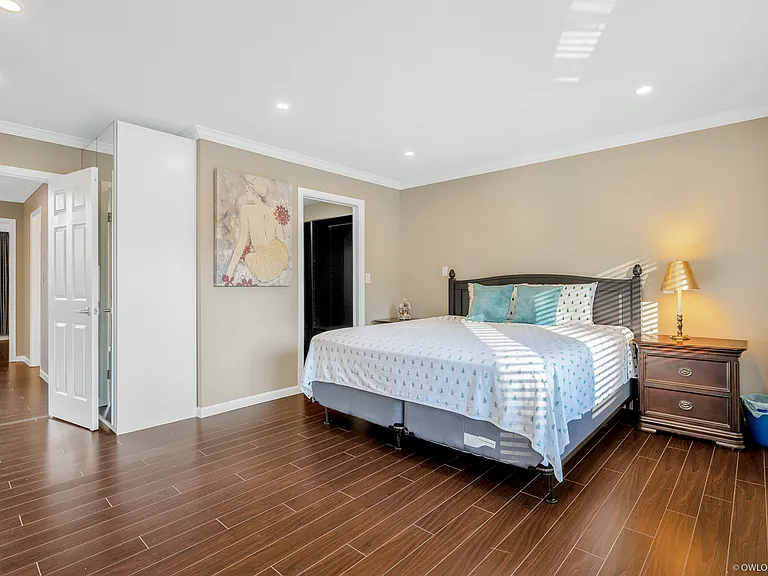 3282 King Edward Ave W — Photo 2