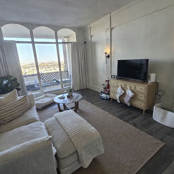 1st image of 14 Lockwood Dr APT 9A
