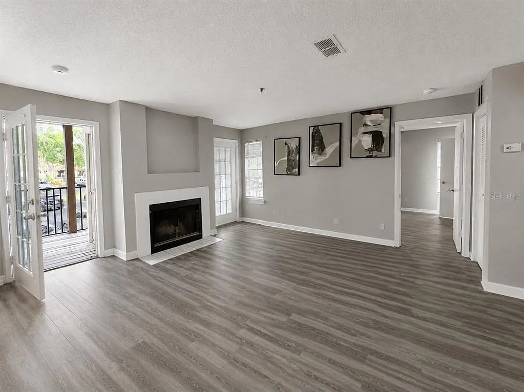 2 bed, 2.0 bath, 962 sqft, $1,550 — Photo 2