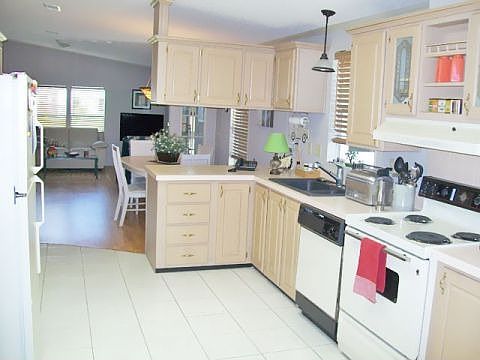 2nd image of 823 Sun Glow St
