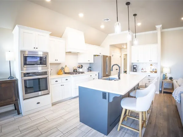 18312 Autumn Grove Ct, Edmond, OK 73012