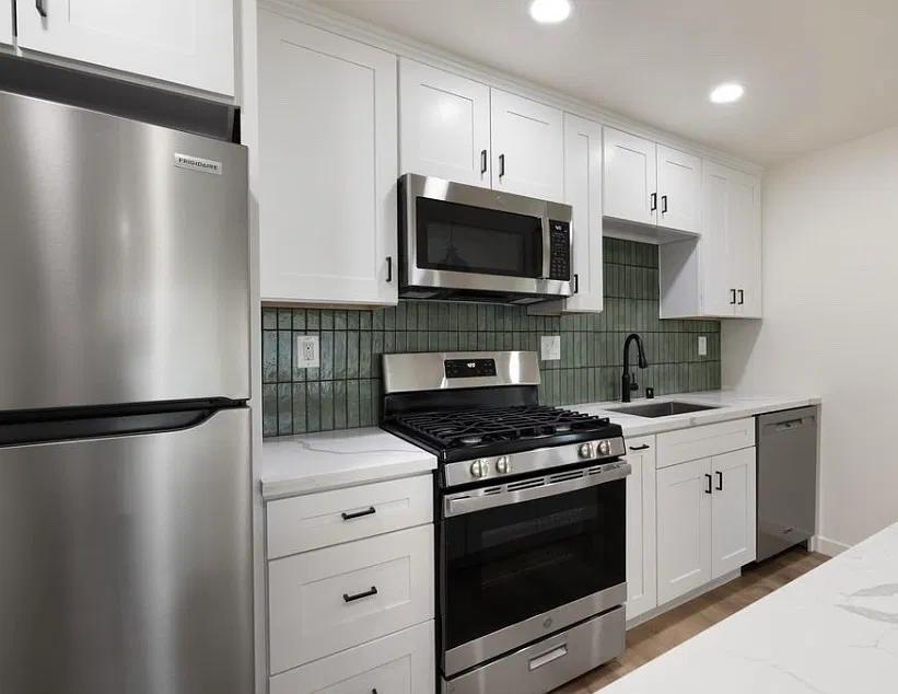 6142 Mesita Dr — Photo 2