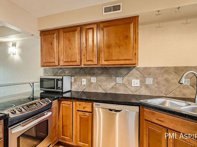 4800 Osage Dr #4 — Photo 8