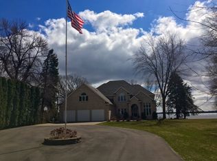 6705 N Shore Trl N, Forest Lake, MN 55025