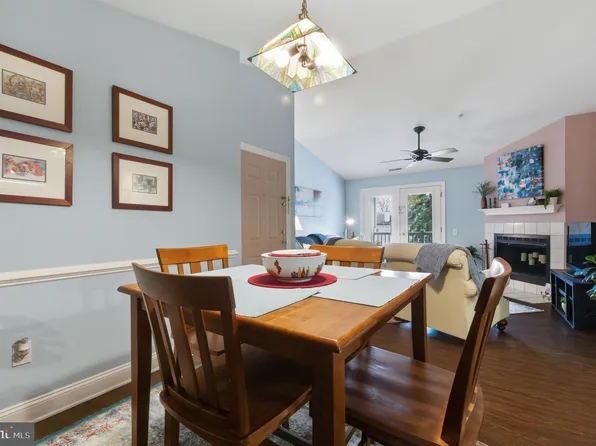 2607 Waters Edge Dr, Newark, DE 19702