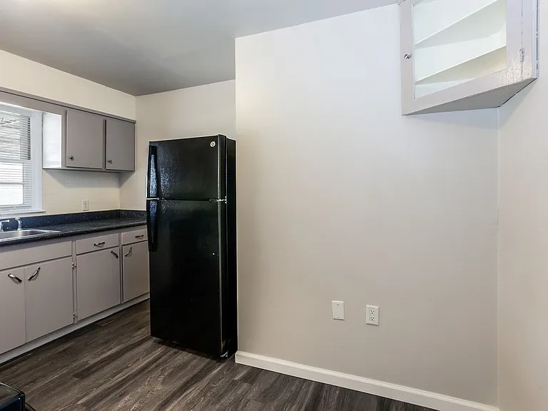 2327 W 6th St — Photo 5