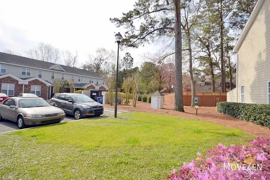 955 Downey Branch Ln Wilmington NC 28403 Gorgeous Landscaping, Wood Look Floors! — Photo 3