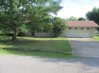 304 E Madison St, Henryetta, OK 74437